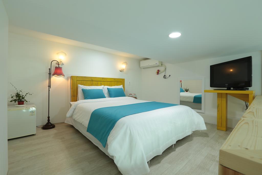 Gangneung Sea View Pension Екстер'єр фото